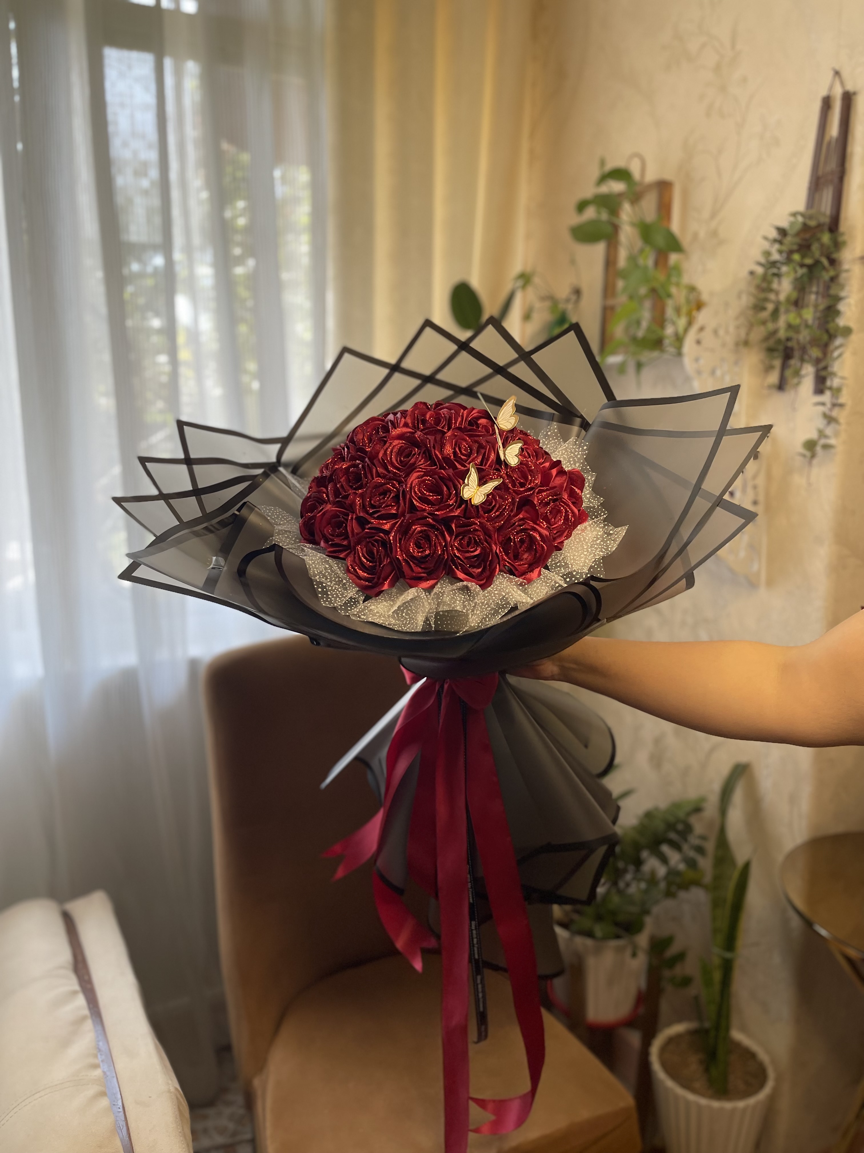 دسته گل روبانی ۳۵ شاخه